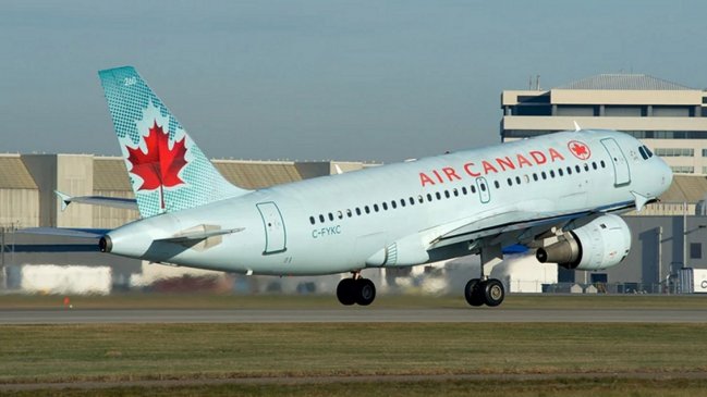 Mujer se durmió en un vuelo y despertó en el avión sola y a oscuras