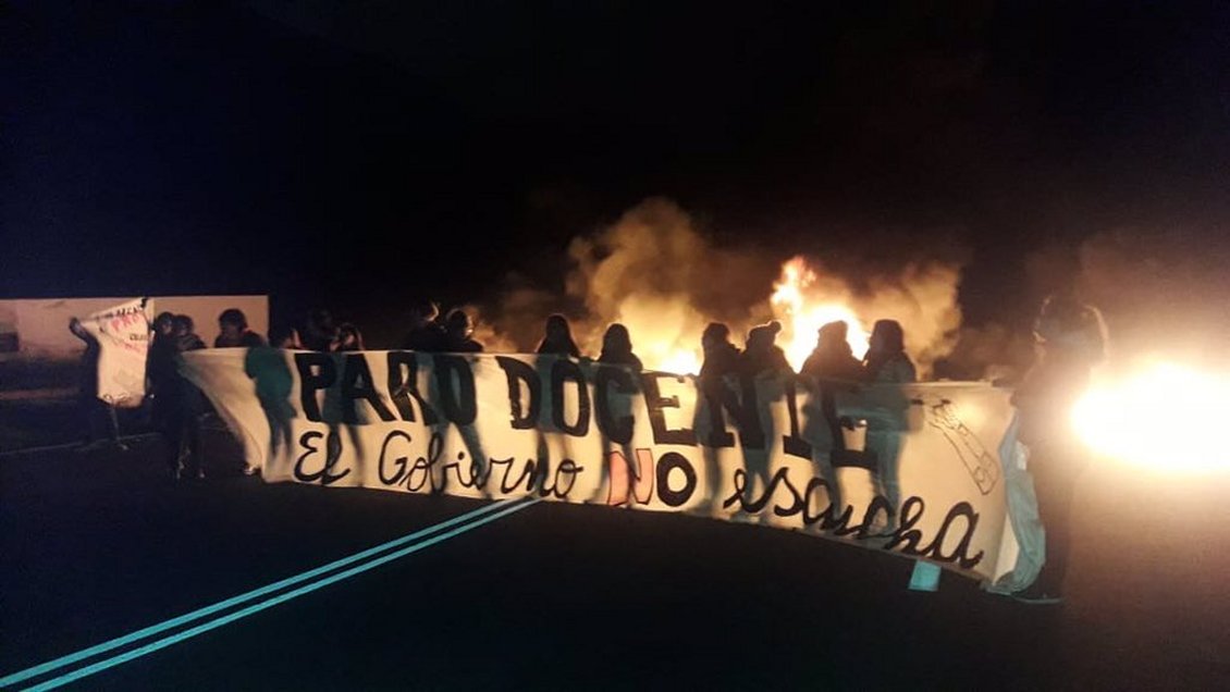 Profesores mantienen cortados los accesos a Antofagasta