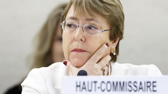 China defendió encierros masivos en la conflictiva región de Xinjiang e invitó a Bachelet