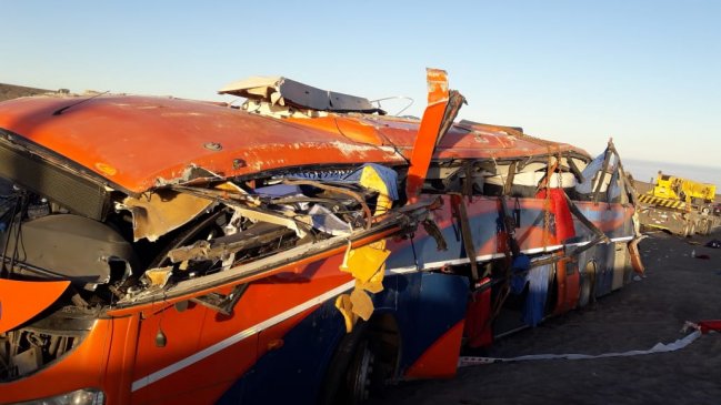 Con arraigo nacional y firma mensual quedó chofer de bus que volcó en Tarapacá