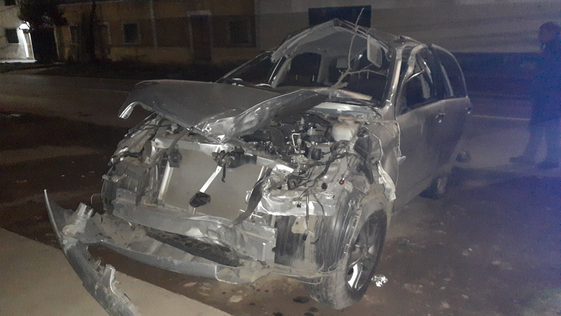 Dos sujetos lesionados tras chocar auto robado en Quinta Normal