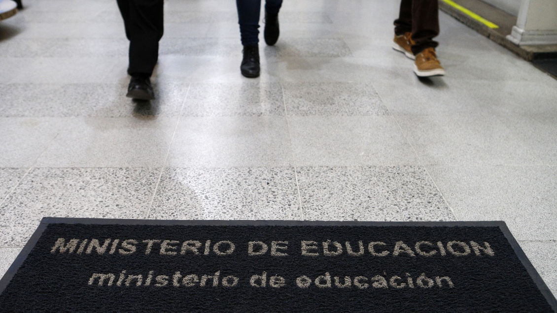 Funcionarios del Mineduc realizarán paro de 24 horas en defensa de la educación pública