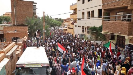  Sudán: Protestas contra la junta militar terminan con un muerto  