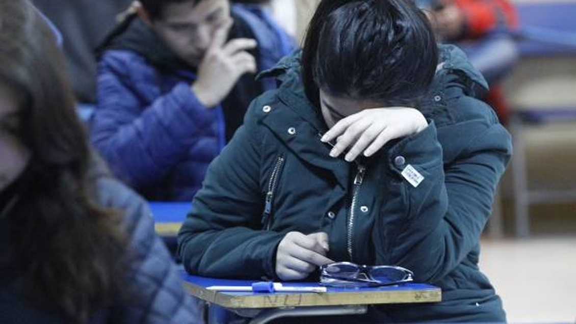 Estudiantes responsabilizan a los profesores por uso de internet en clases, según estudio