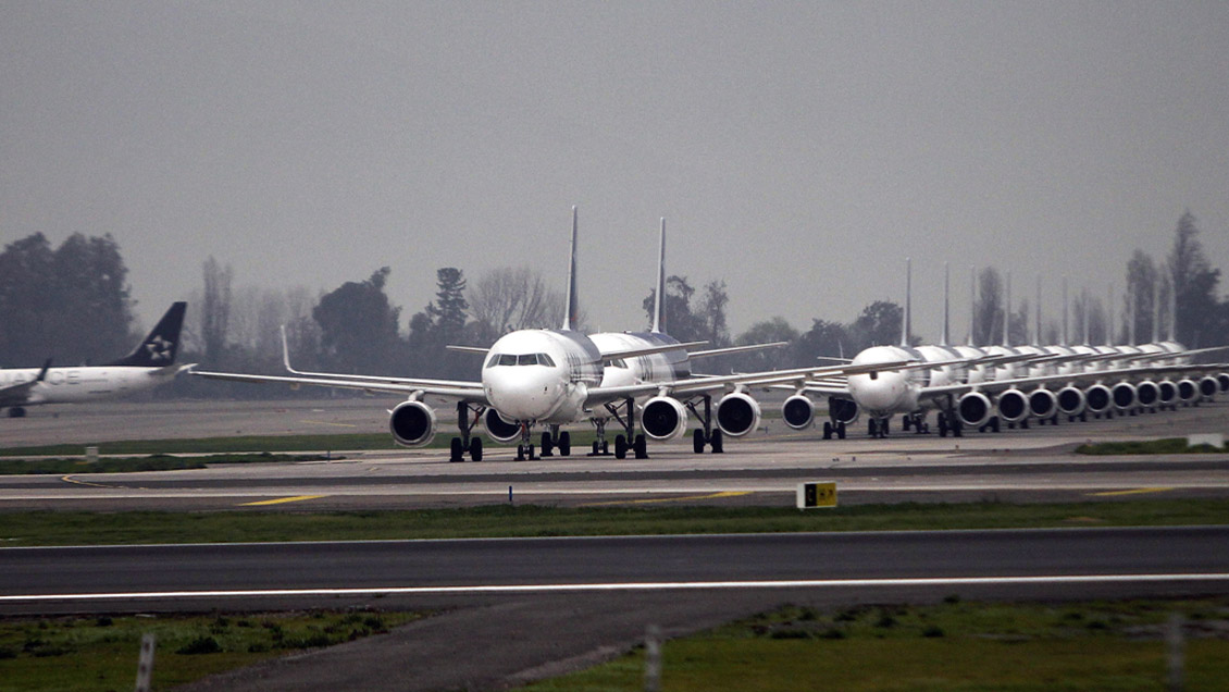 Denuncian peligrosa práctica de apuntar con láser a los aviones durante el aterrizaje