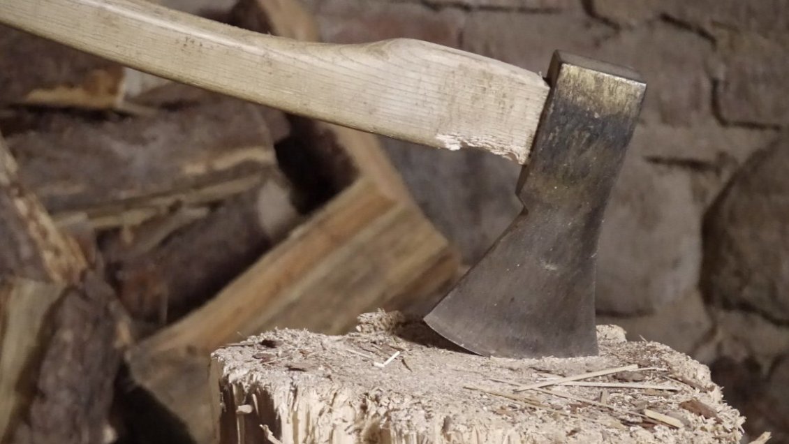 Murió hombre que recibió tres hachazos por la espalda en Lota