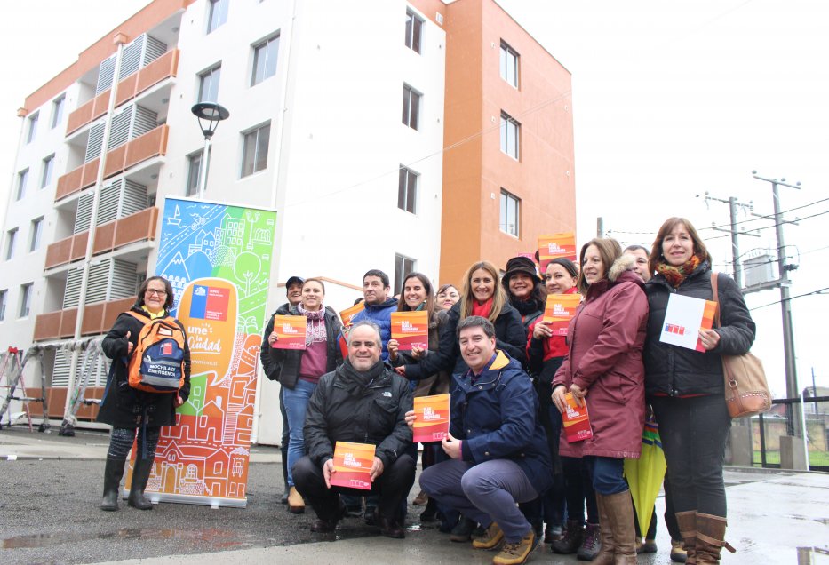 Familias de conjunto habitacional de Ñuble recibieron guía para enfrentar emergencias