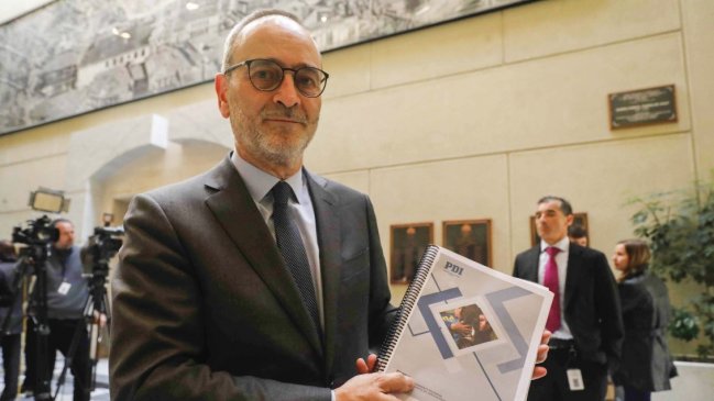 Diputado Saffirio pidió renuncia de fiscal nacional y ministro de Justicia por caso Sename