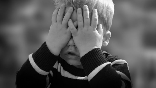 Francia aprobó ley que prohíbe a padres golpear o maltratar sicológicamente a sus hijos