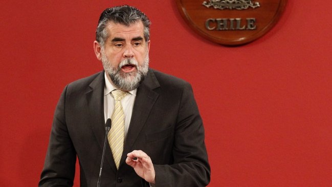 Ubilla viajó a Arica por situación de migrantes venezolanos en la frontera