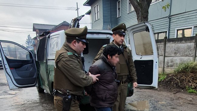 Detienen a hombre que intentó matar a su hermano con un cuchillo