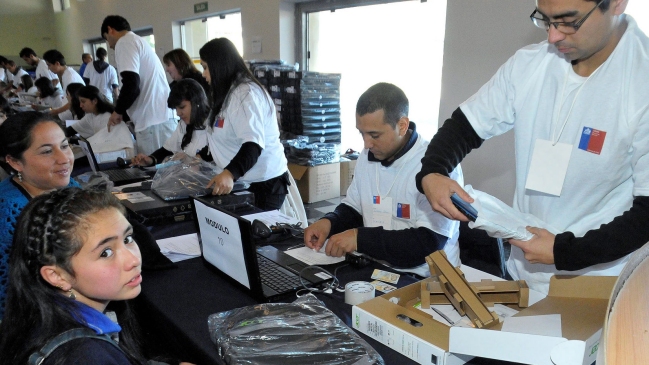 Iquique: Denuncian venta de computadores entregados a escolares por el Gobierno