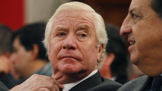 Ravinet apoya a Alessandri en cierre del Instituto Nacional: 