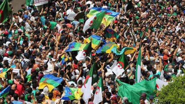  Argelia: Manifestantes exigen la liberación del país  