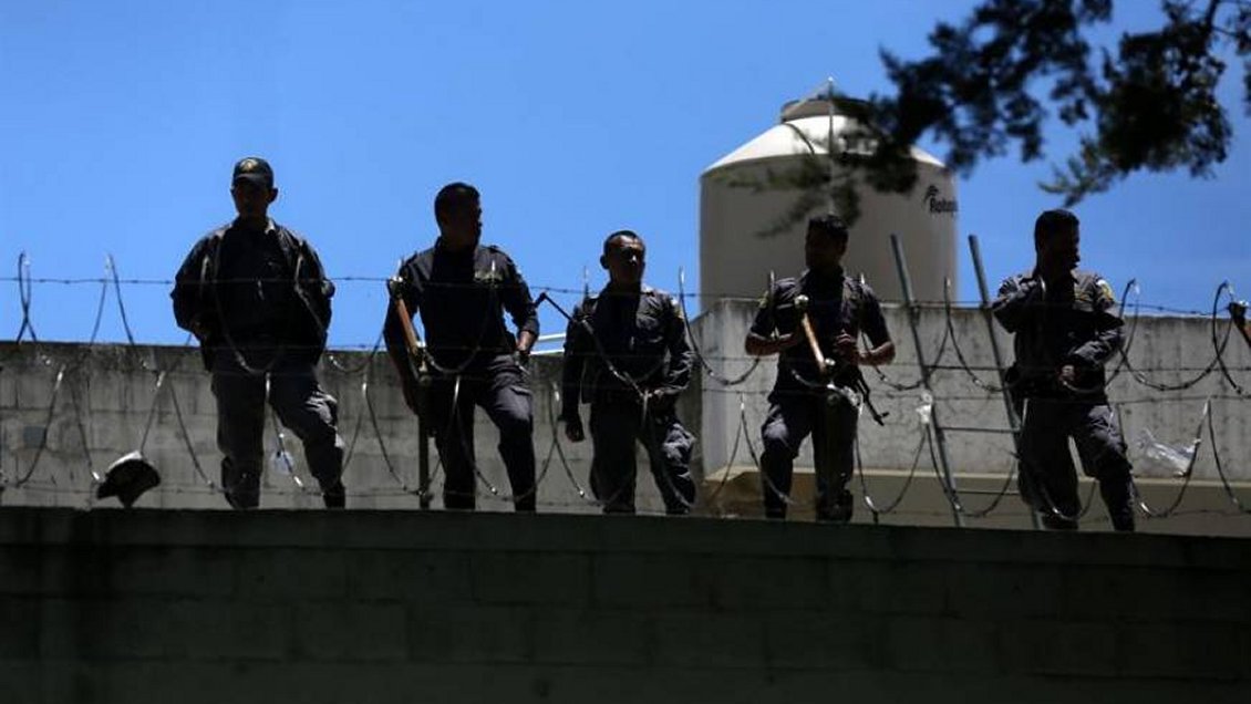 Motín en cárcel de Guatemala deja un reo fallecido y varios heridos
