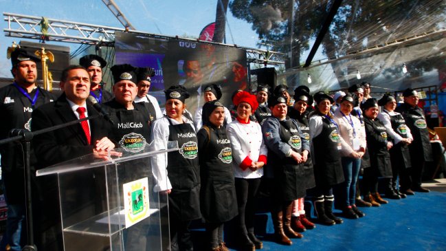 En Curicó se vive la tradicional feria gastrónomica Cazuelas y Caldillos