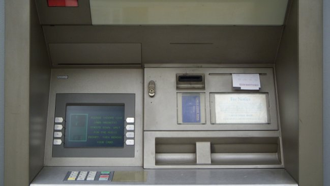 Tres chilenos fueron detenidos en el extranjero por robo de cajeros automáticos