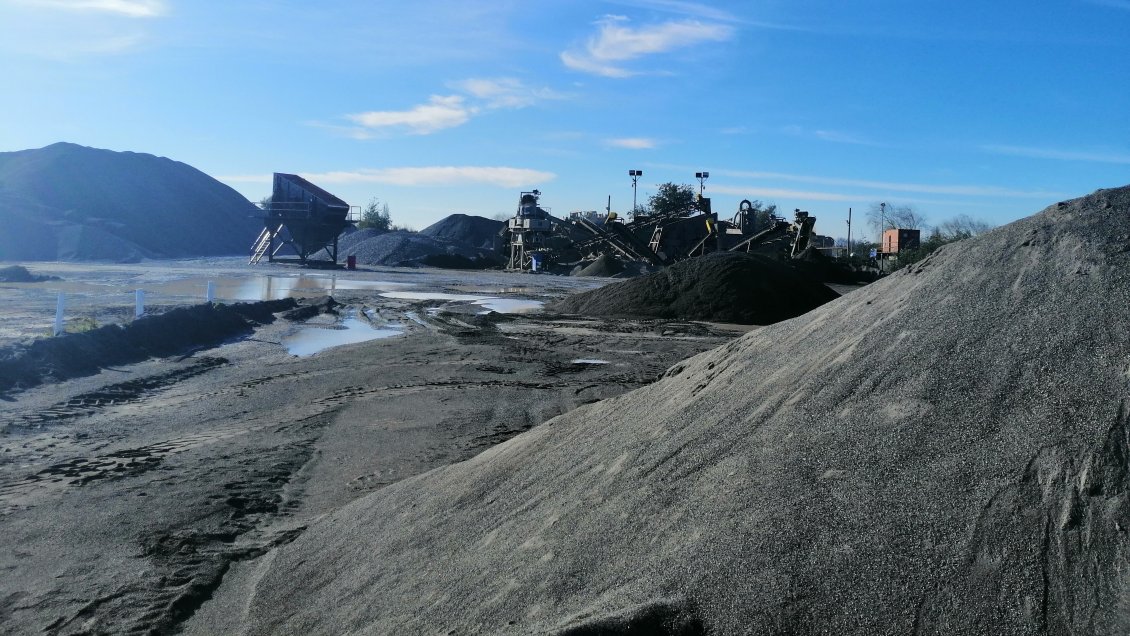 Fiscalización detectó operación ilegal de áridos en borde de río Loncomilla y Maule