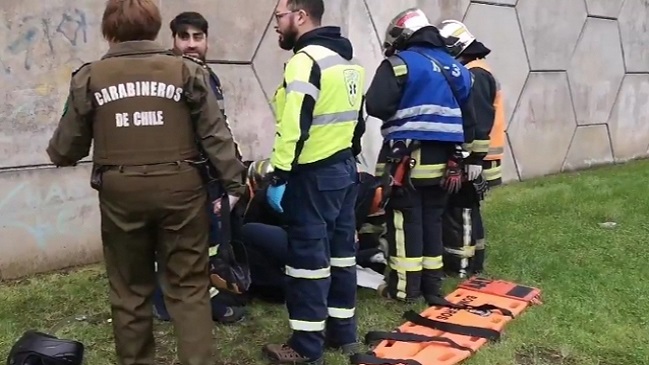 Motocliclista ebrio chocó y cayó desde 10 metros de altura en paso nivel en Concepción