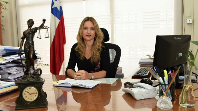 Ministra Rutherford pide al TC aclarar fallo que paraliza causa contra Oviedo