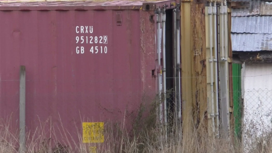 Revelan almacenamiento de medicamentos en contenedores a la intemperie en Coyhaique