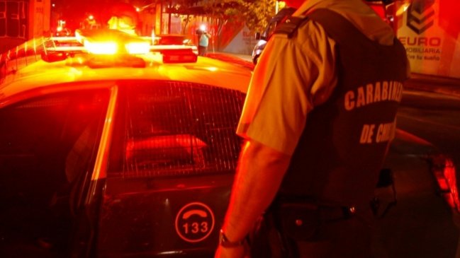 Carabineros detuvo a tres sujetos que habían asaltado a una pareja en Santiago