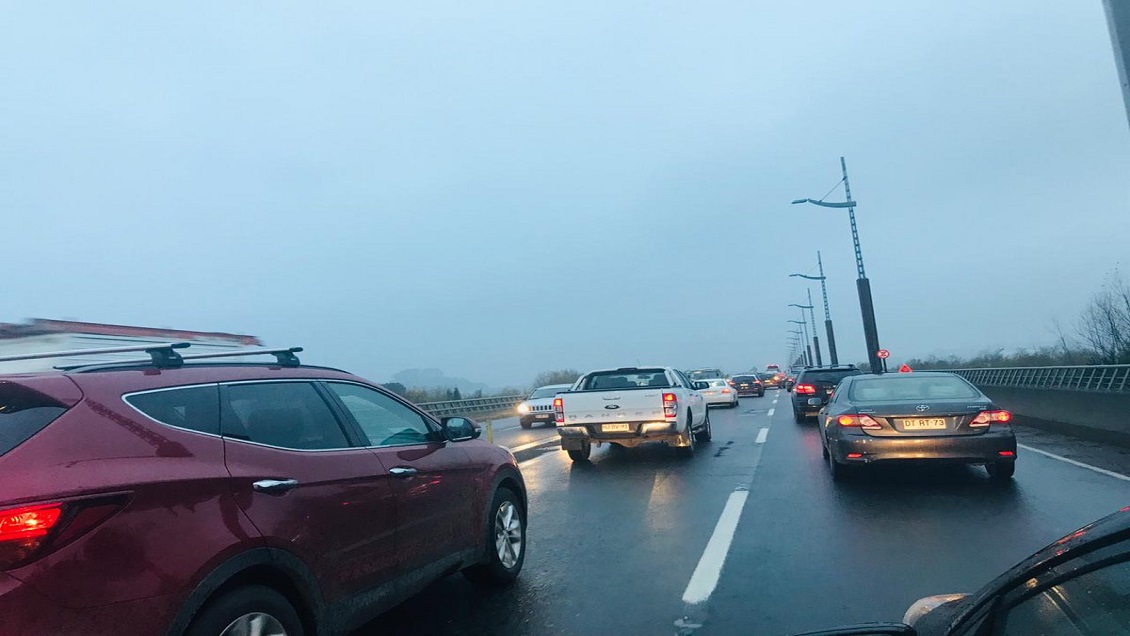 Retrasos en Puente Bicentenario y actividad militar generaron enormes tacos en Concepción
