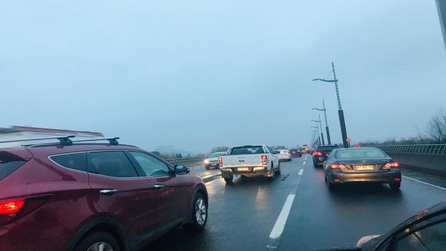 Retrasos en Puente Bicentenario y actividad militar generaron enormes tacos en Concepción