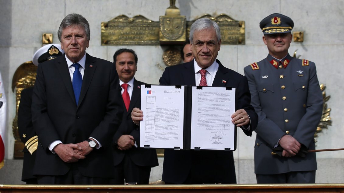 Piñera defiende a FFAA a fronteras: No podemos combatir a ladrones si tenemos la puerta abierta