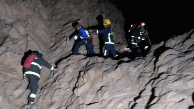 Cuatro personas fueron rescatadas desde una quebrada en Antofagasta