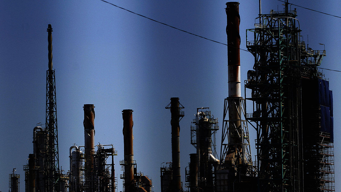 Hualpén presentó recurso contra ENAP tras filtración de líquidos y malos olores