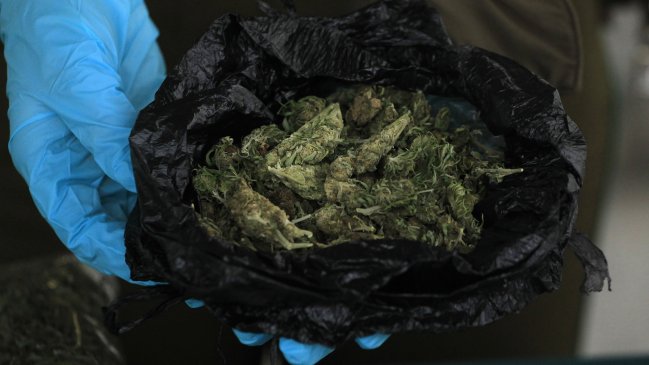 Incautan droga lanzada desde la calle a la cárcel de Puerto Montt