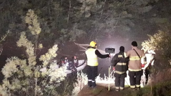 Auto robado apareció en el fondo del Río Chillán