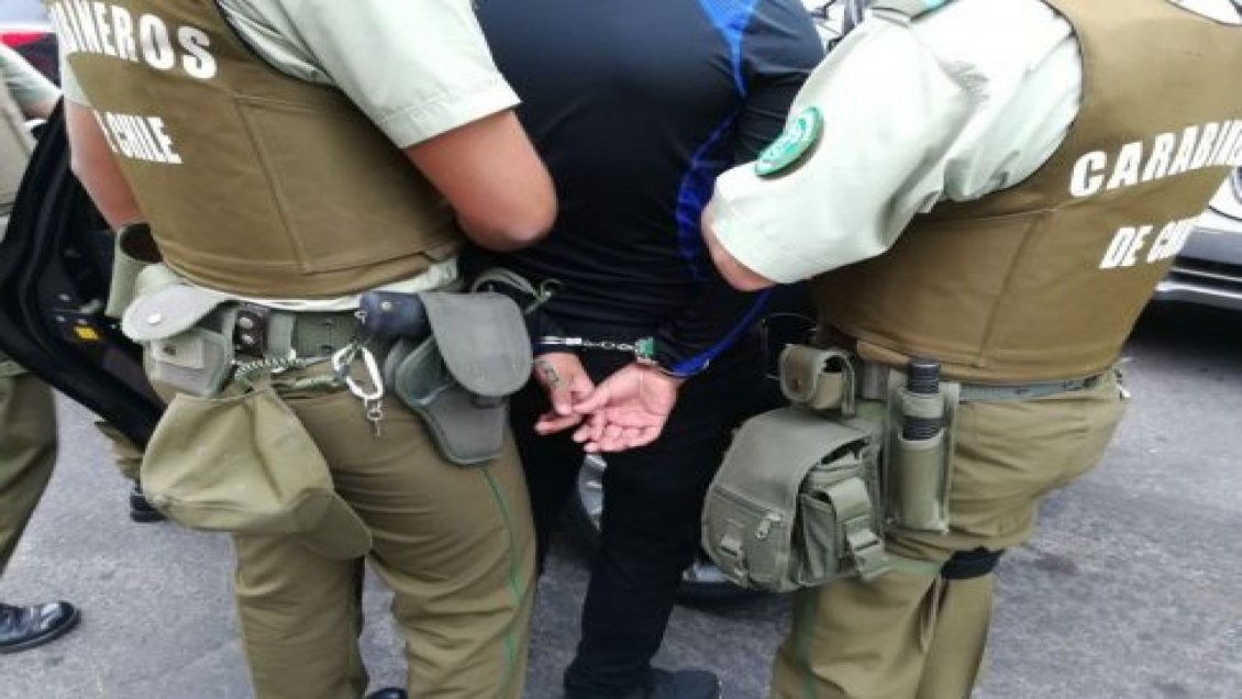 Coelemu: Privados de libertad tres sujetos que asaltaron negocio a pistola y bayoneta