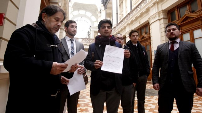 Rechazan recurso del presidente del centro de alumnos del Instituto Nacional contra la intendenta