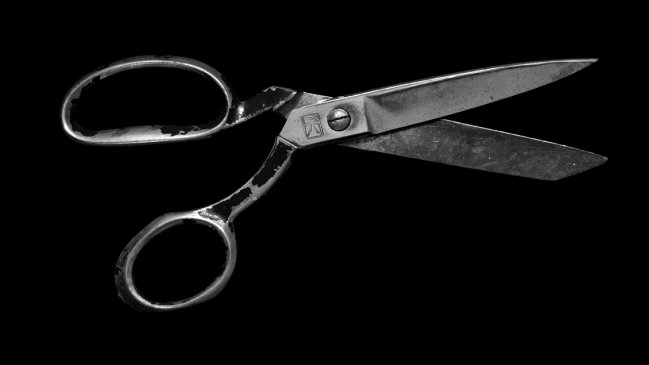 Hombre le cortó el pene a vecino que sorprendió en la cama con su mujer