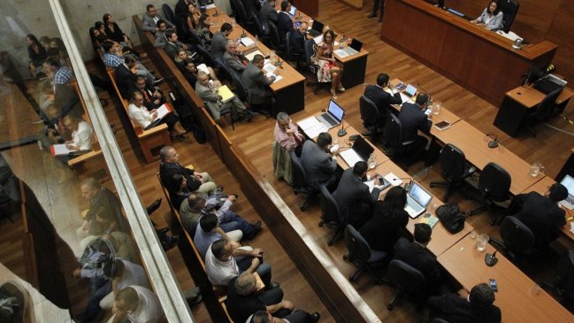 Por tercera vez postergan preparación del juicio oral por fraude en Carabineros