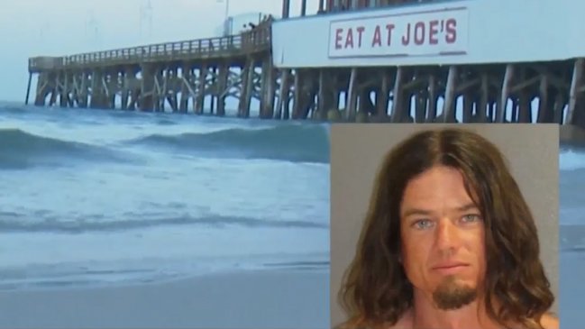 Detienen a padre que lanzó al mar a su hijo de cinco años para que aprendiera a nadar