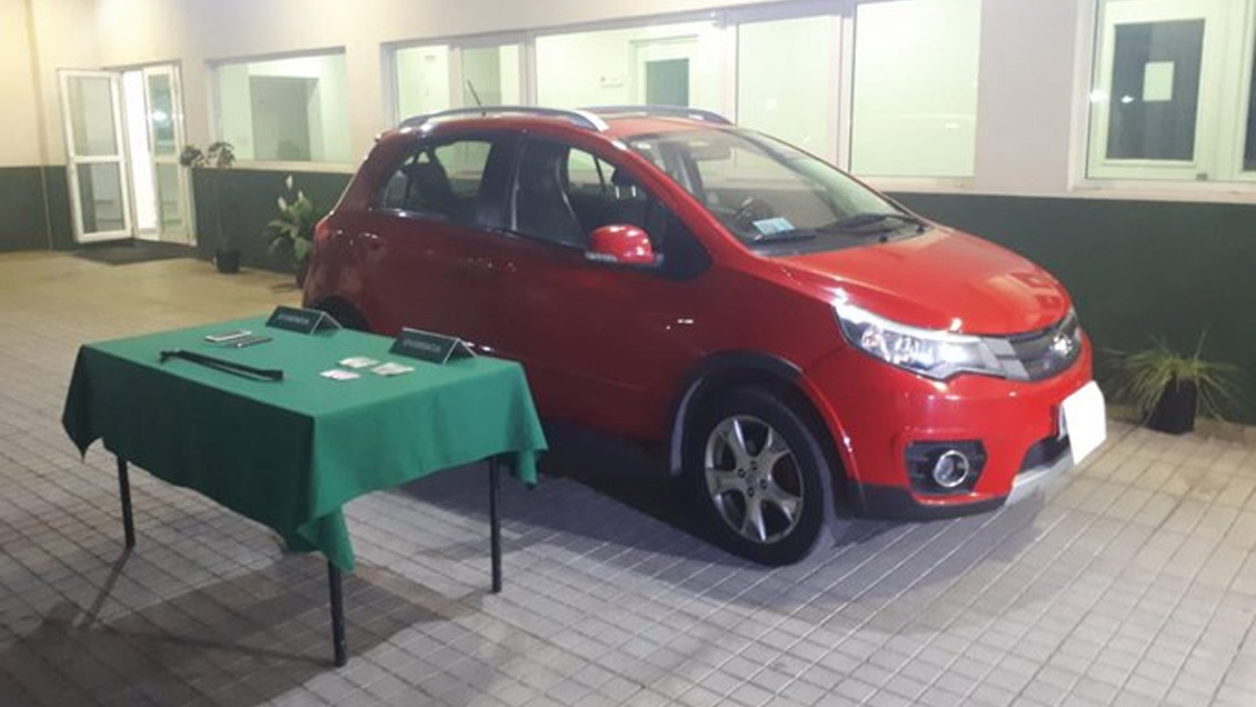 Capturan en Puente Alto a presuntos autores de violento robo de auto