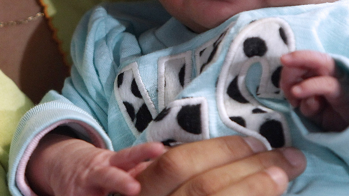 Tribunales de Familia determinarán qué ocurrirá con bebé abandonado en Hospital El Carmen