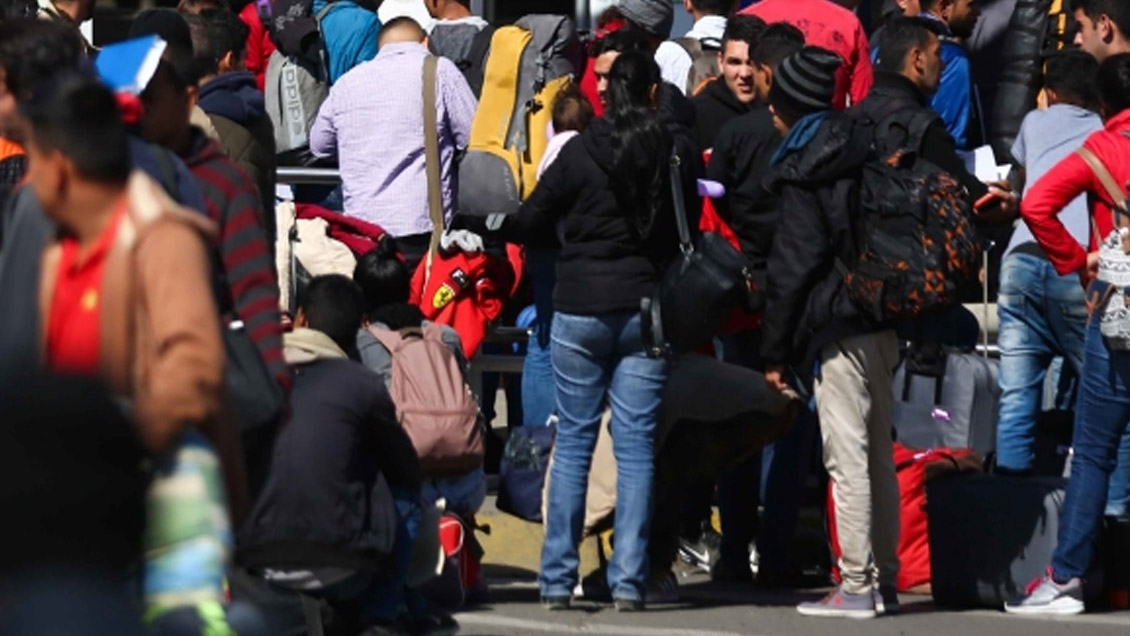 Autoridades recibieron en Santiago bus que trasladó a una treintena de venezolanos desde Tacna