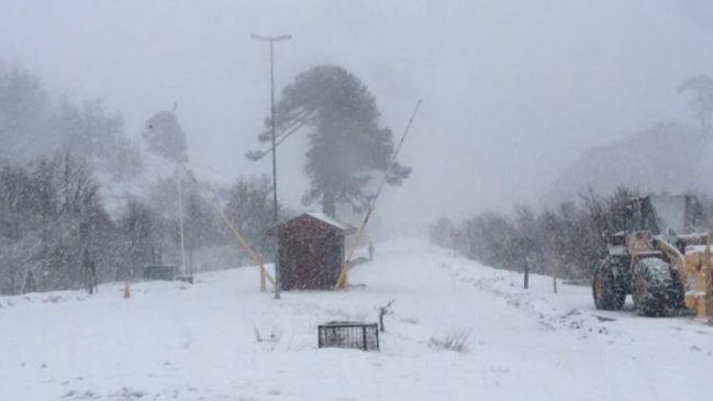 Intensas nevadas obligan al cierre del Paso Pino Hachado en Lonquimay