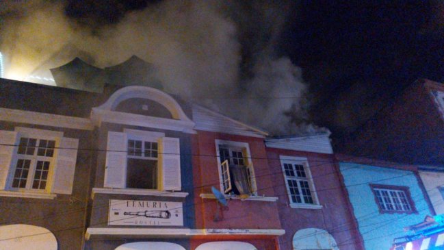 Incendio afectó a vivienda de cerro Concepción en Valparaíso