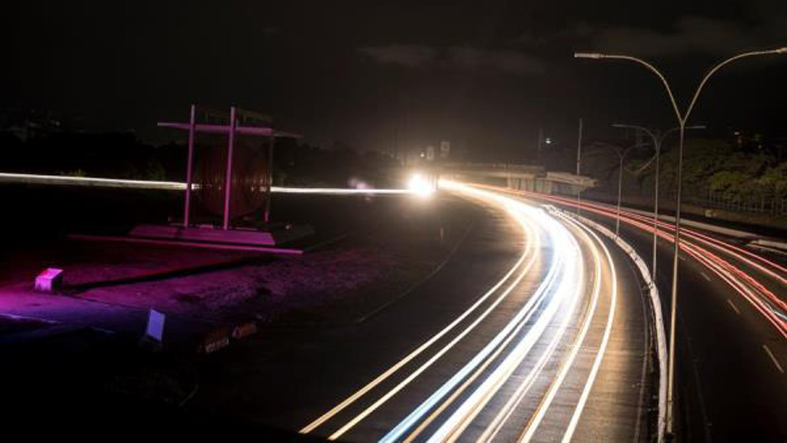 Venezuela comienza a iluminarse tras horas de apagón general