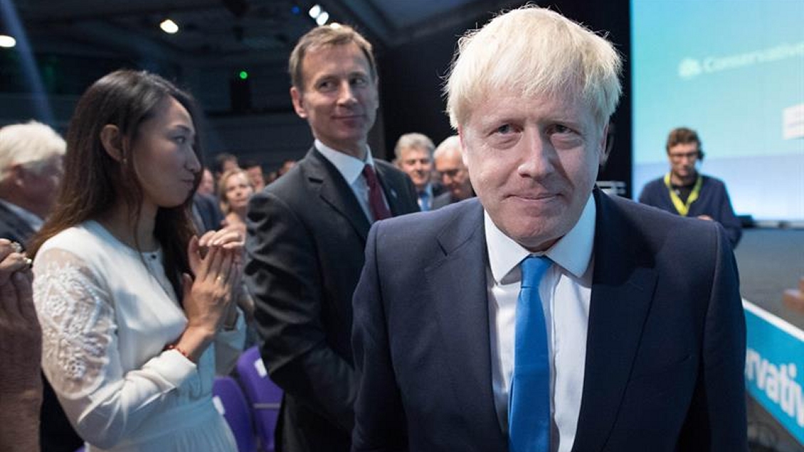 Triunfo de Boris Johnson desató la renuncia de varios ministros británicos
