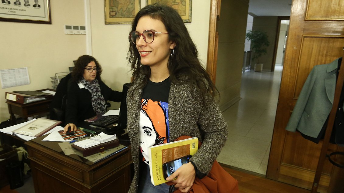 Proyecto de Camila Vallejo para reducir la jornada laboral dio su primer paso