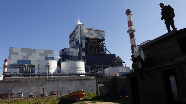 Coronel: Vecinos piden 32 mil millones de pesos en demanda por contaminación de termoeléctrica Bocamina