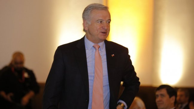 Ministro Larraín confía en que obtendrá los votos DC para aprobar la reforma tributaria