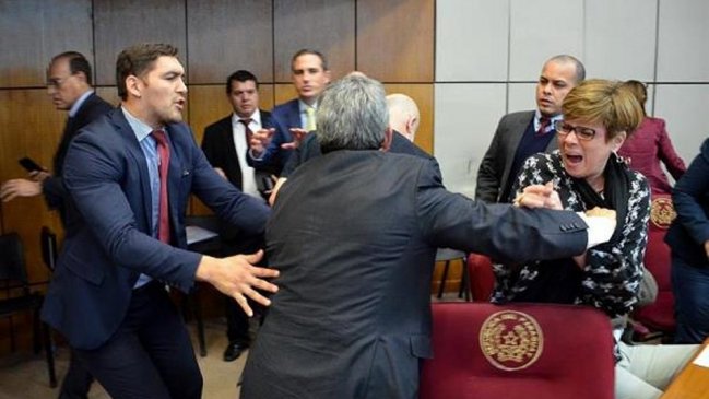  Congreso paraguayo suspende a dos senadores por pelea en sesión  