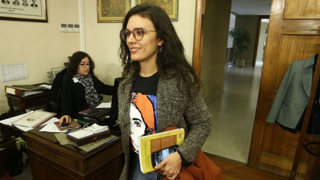 Proyecto de Camila Vallejo para reducir la jornada laboral dio su primer paso